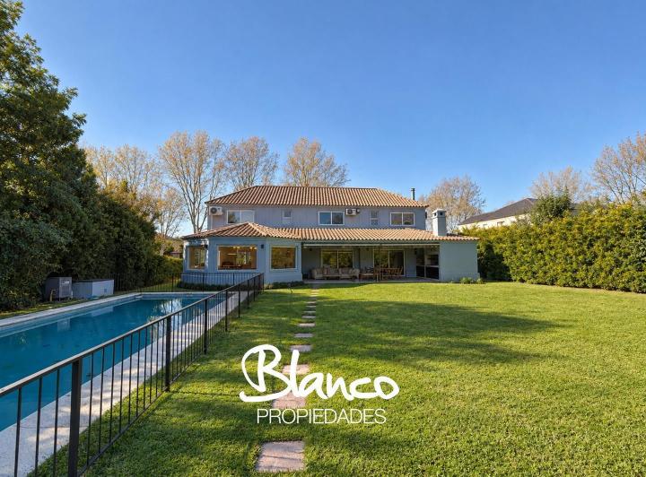 Casa · 340m² · 7 Ambientes