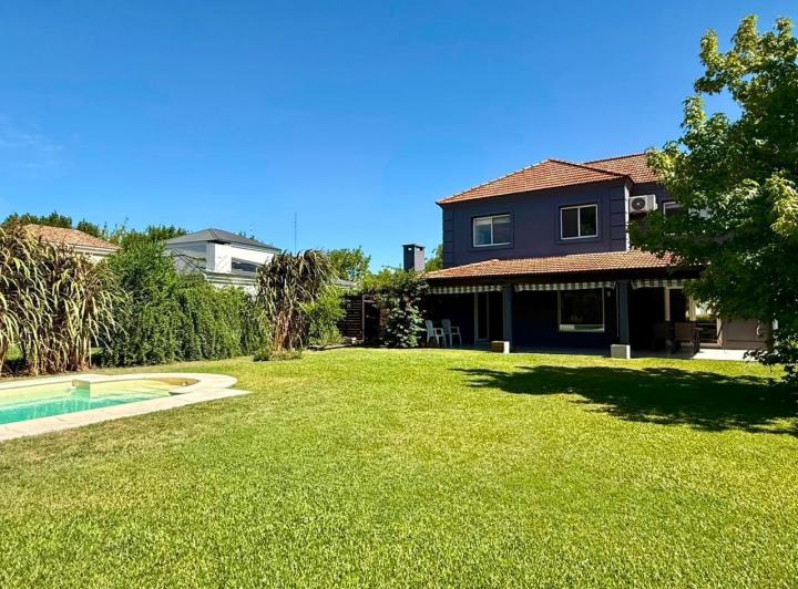 Casa · 722m² · 4 Ambientes