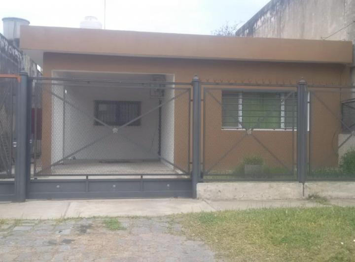 Casa · 93m² · 4 Ambientes · 1 Cochera