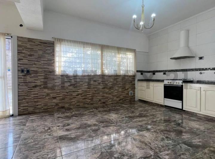 Casa · 223m² · 3 Ambientes · 1 Cochera
