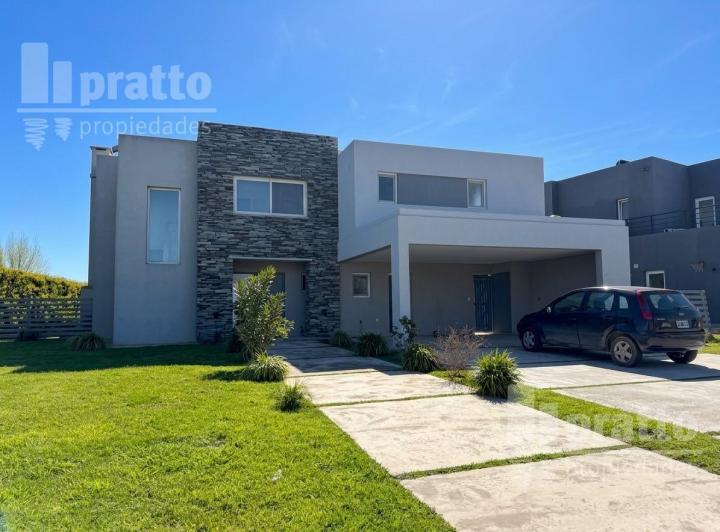 Casa · 236m² · 5 Ambientes · 2 Cocheras