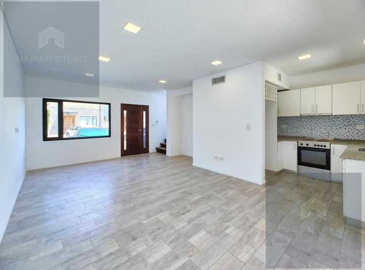 Casa · 81m² · 4 Ambientes · 2 Cocheras