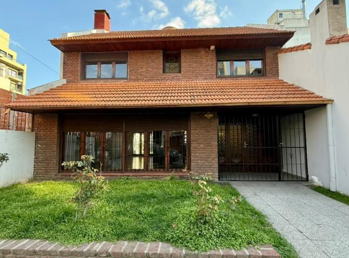 Casa · 225m² · 3 Ambientes · 1 Cochera