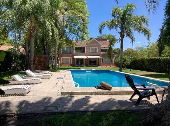 Casa · 300m² · 5 Ambientes