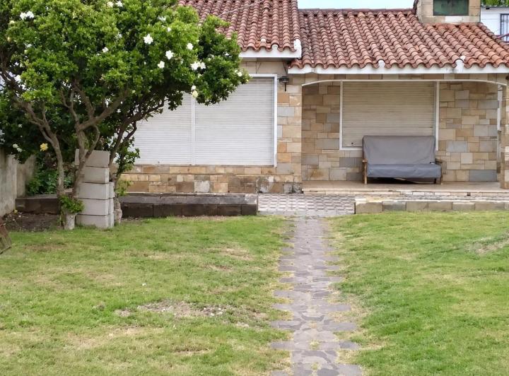 Casa · 100m² · 5 Ambientes · 1 Cochera