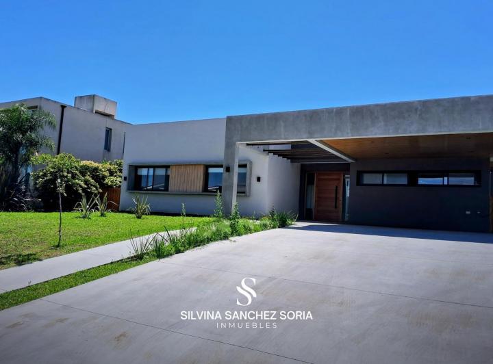 Casa · 167m² · 5 Ambientes · 2 Cocheras