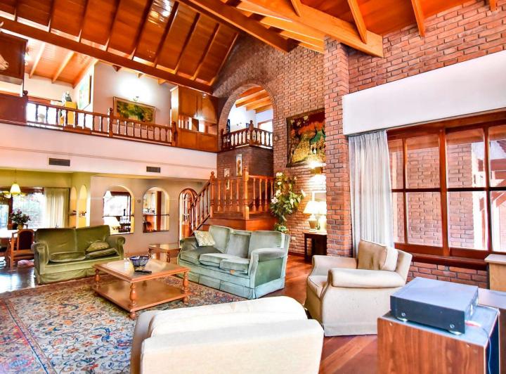 Casa · 385m² · 6 Ambientes · 2 Cocheras