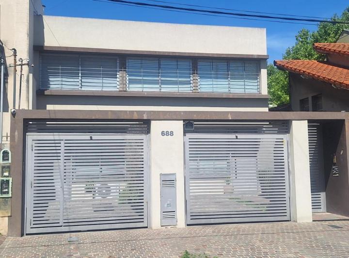 Casa · 110m² · 2 Dormitorios · 1 Cochera