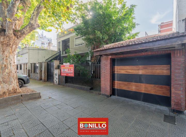Casa · 220m² · 4 Ambientes · 1 Cochera
