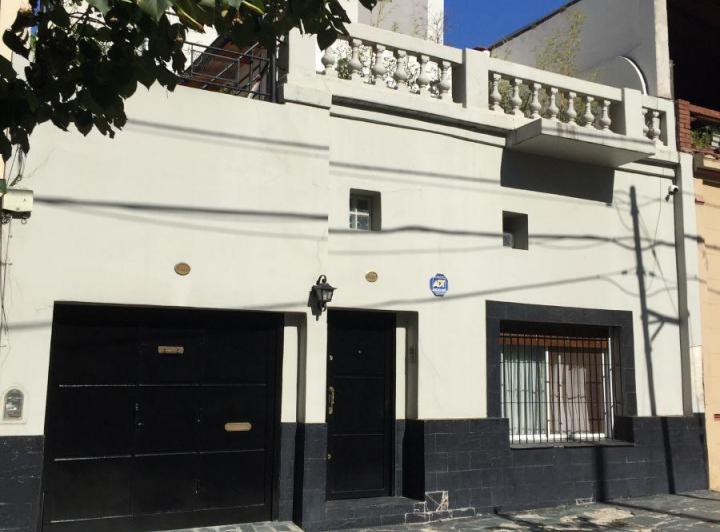 Casa · 180m² · 5 Ambientes · 2 Cocheras