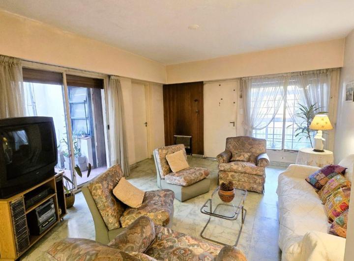 Casa · 195m² · 5 Ambientes · 2 Cocheras
