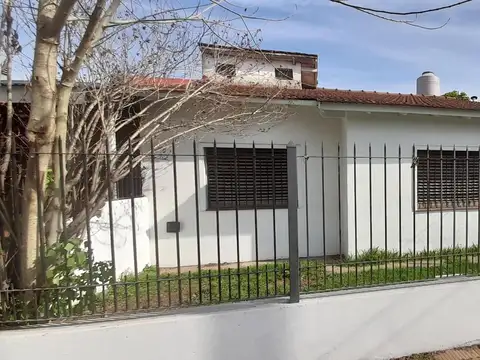 Casa en Alquiler en Burzaco, Partido de Almirante Brown