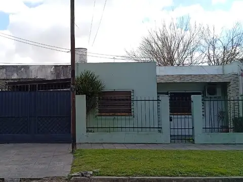 Casa en Alquiler en Barrio El Gaucho, Burzaco