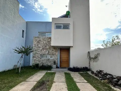 Casa en Venta en Villa Parque Sicardi, Partido de La Plata