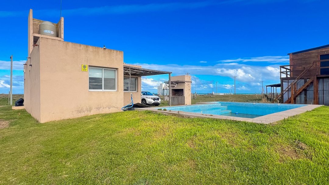 VENTA CASA 3 AMBIENTES CON PILETA  MAR DEL SUD