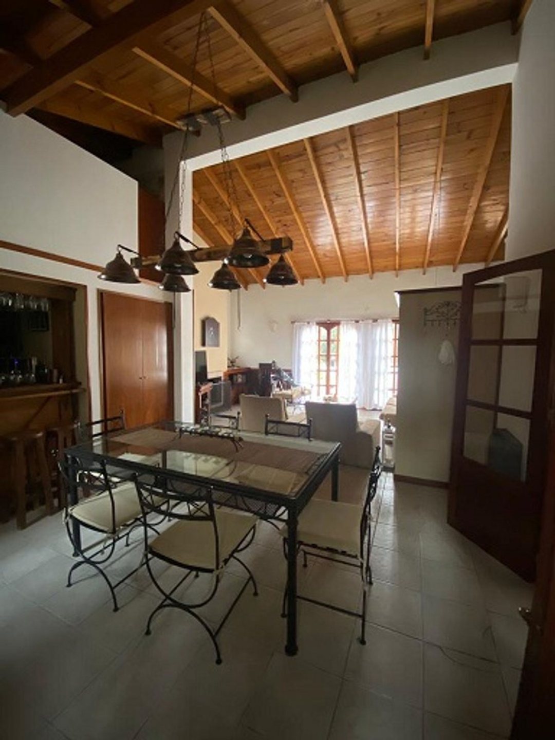 Venta Casa 3 Dormitorios. Parque - Pileta. Cochera