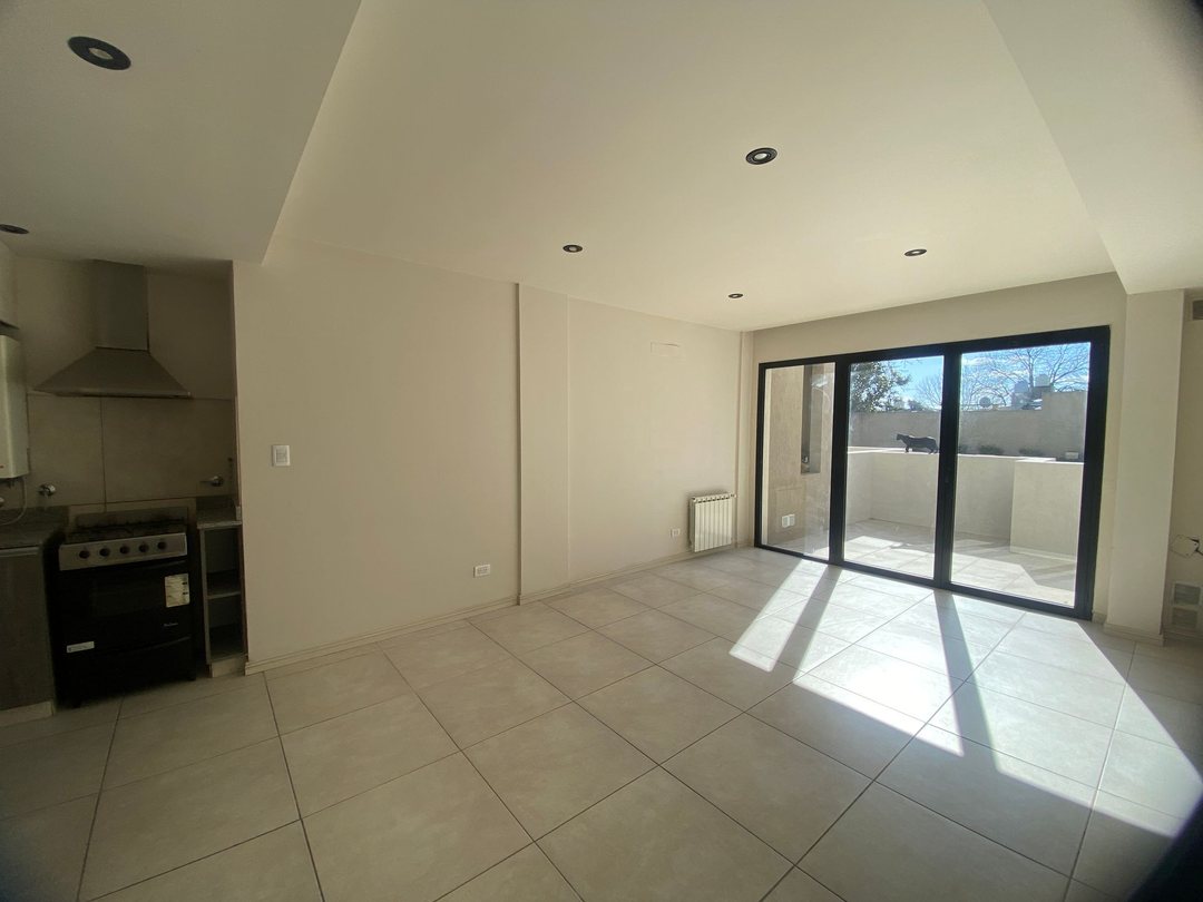 DEPARTAMENTO CON PATIO EN PB VENTA TANDIL CON SUM