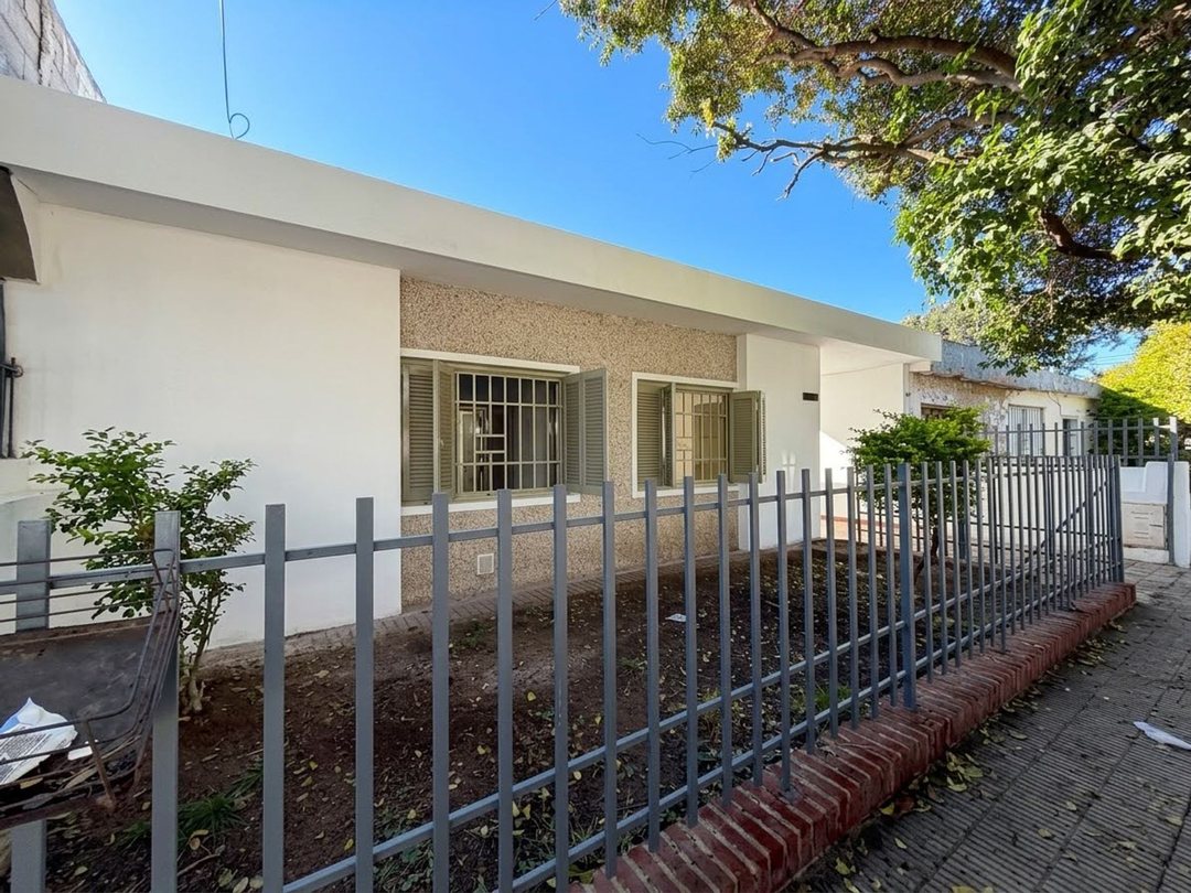 VENTA CASA 2 DORM CON TERRENO AMPLIO PANAMERICANO