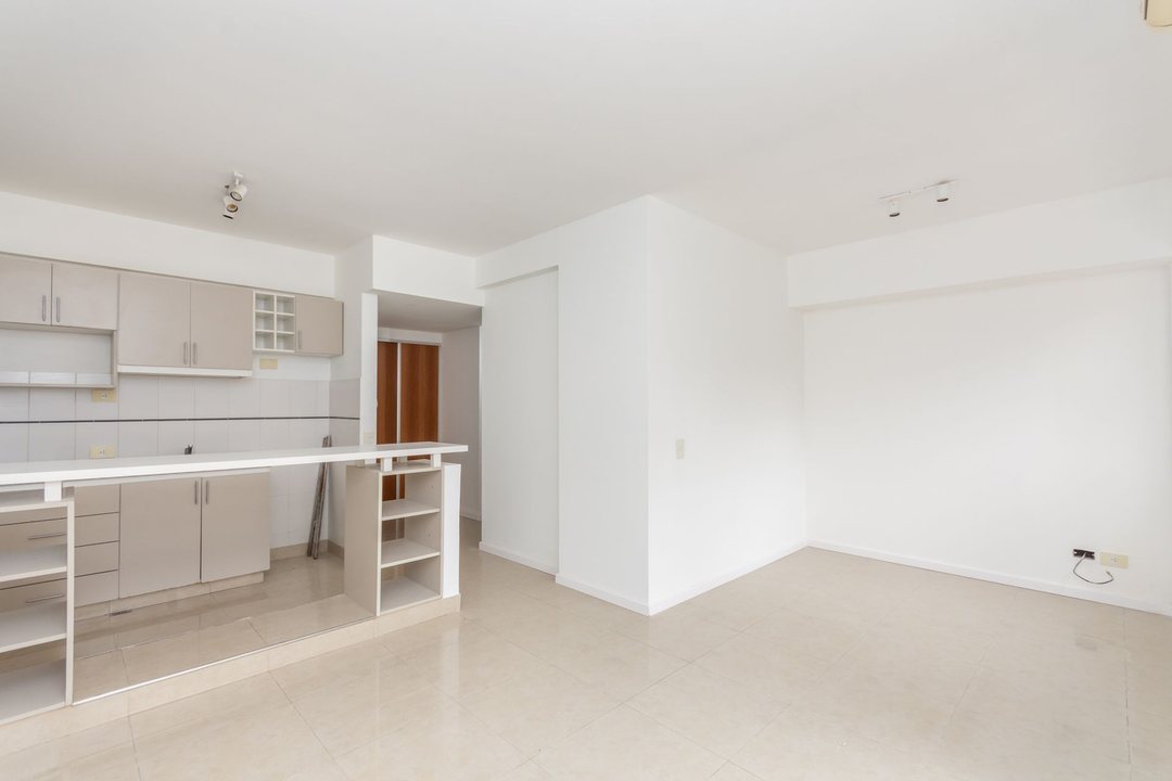 Venta Monoambiente divisible Patio cerca Subte B