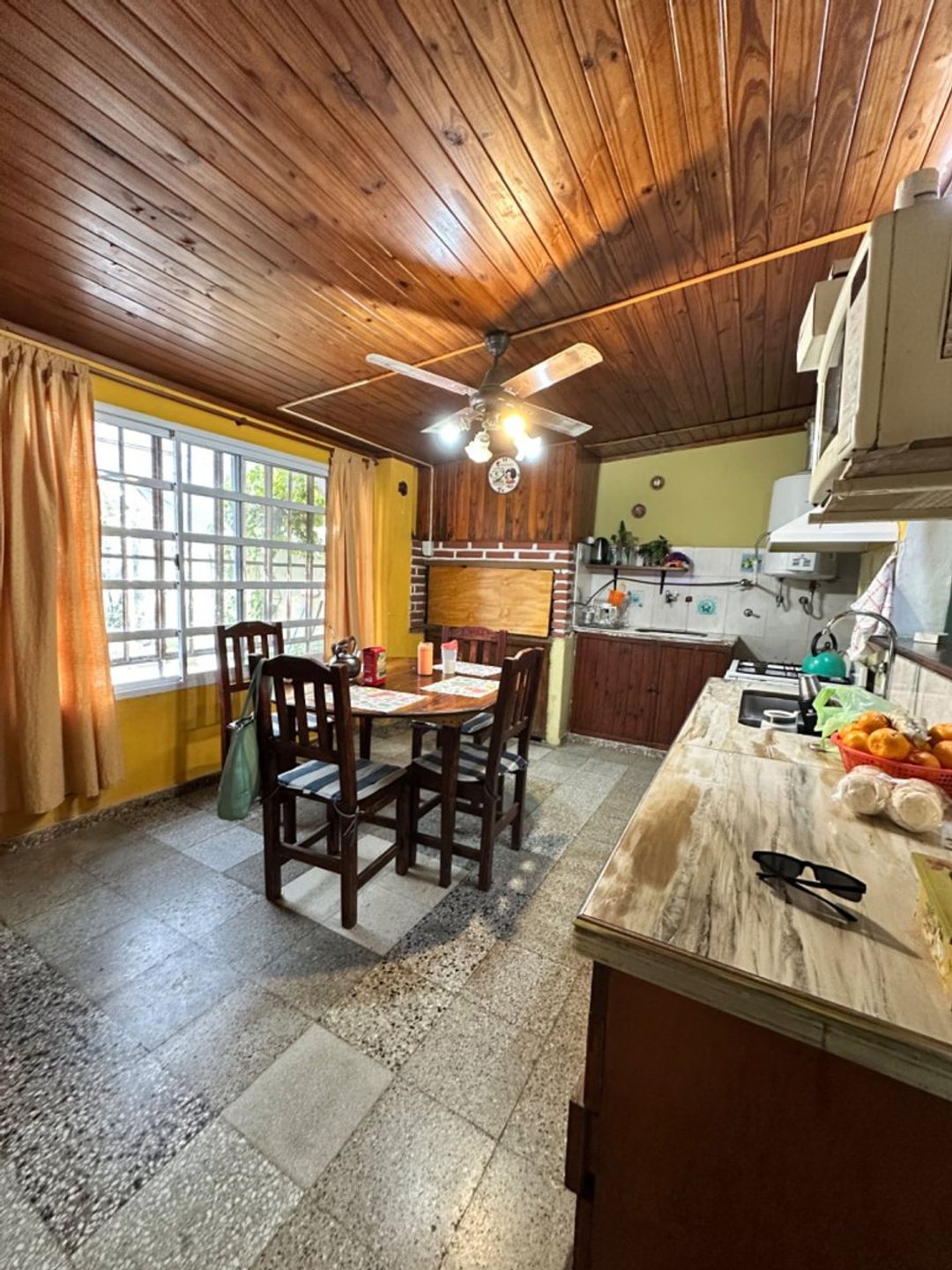 SE VENDE O PERMUTA CASA INTERNA - NO PH -