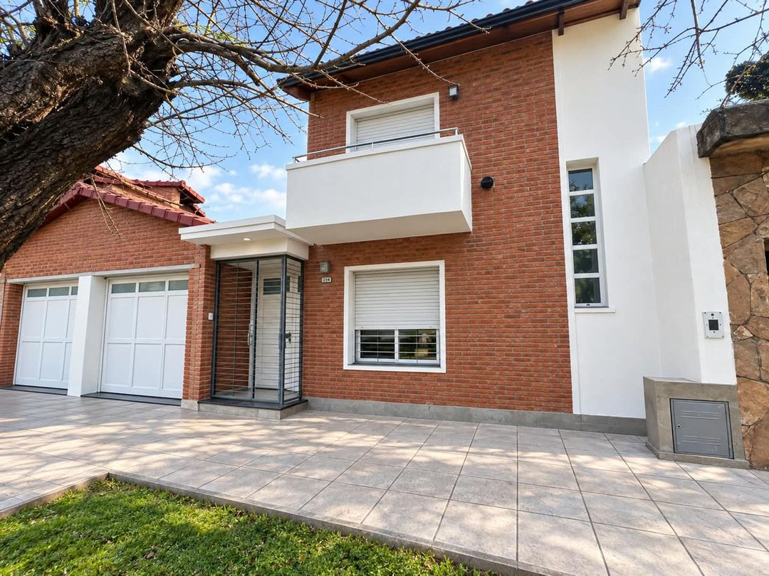 VENTA DUPLEX, 2 DORMITORIOS CON COCHERA Y PATIO