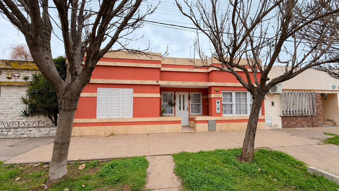 Venta Excepcional Casa Con Patio Las Parejas