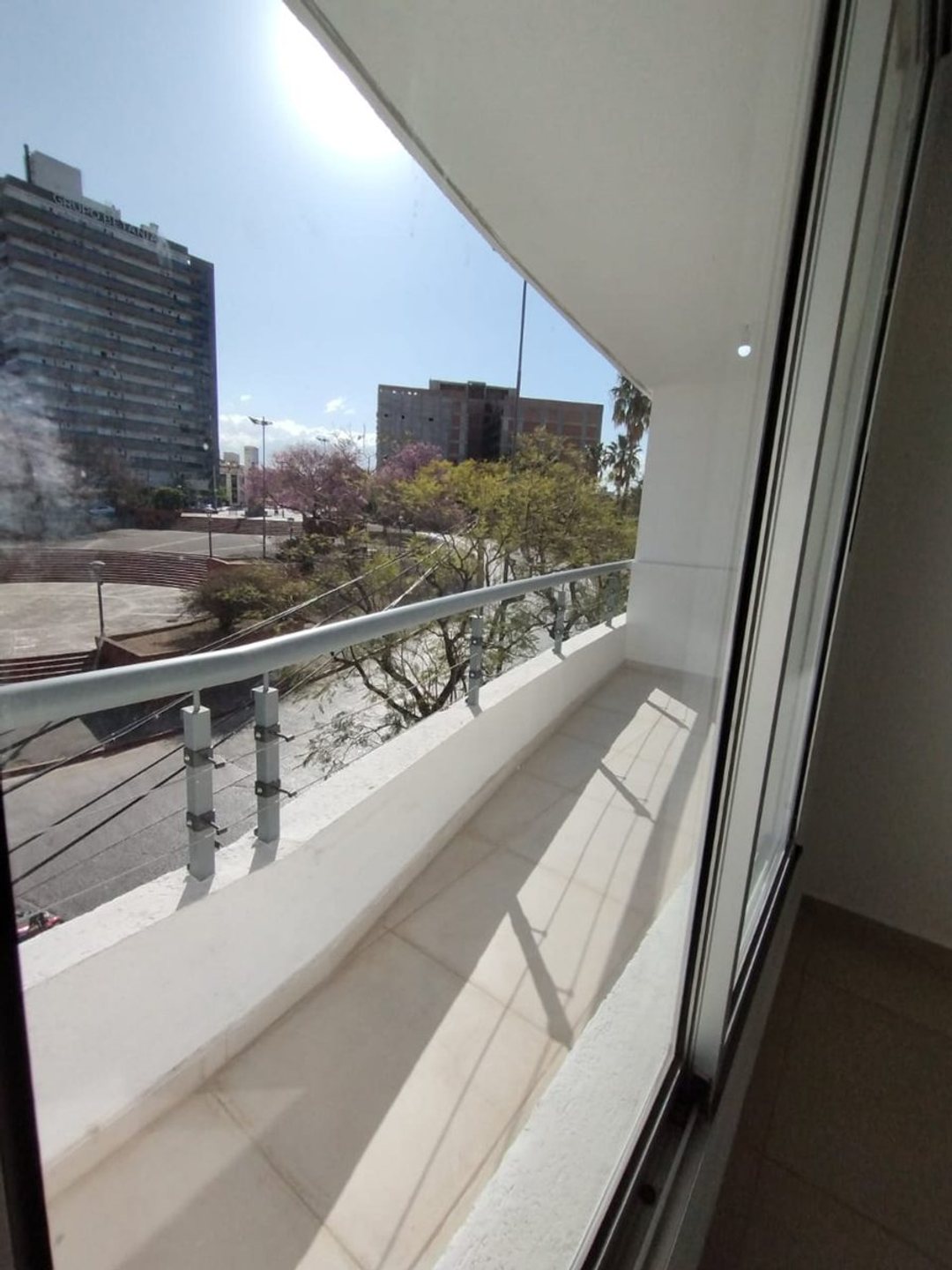 Venta depto 1 dorm frente con balcon 1E