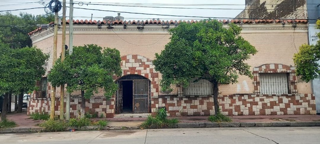VENTA CASA ESQUINA B° ALBERDI A REMODELAR