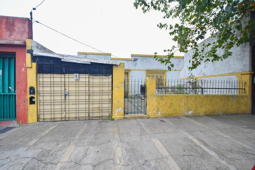 VENTA CASA ANTIGUA A RECICLAR O APTA DESARROLLO