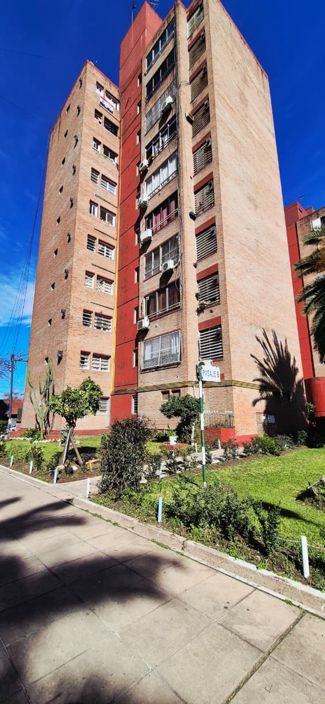 VENTA 2 AMBIENTES CON JARDIN APTO CREDITO LUGANO