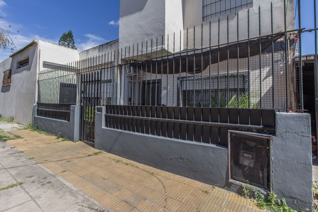 VENTA CASA 3 AMB + DPTO MONOAMB + GALPON . TABLADA