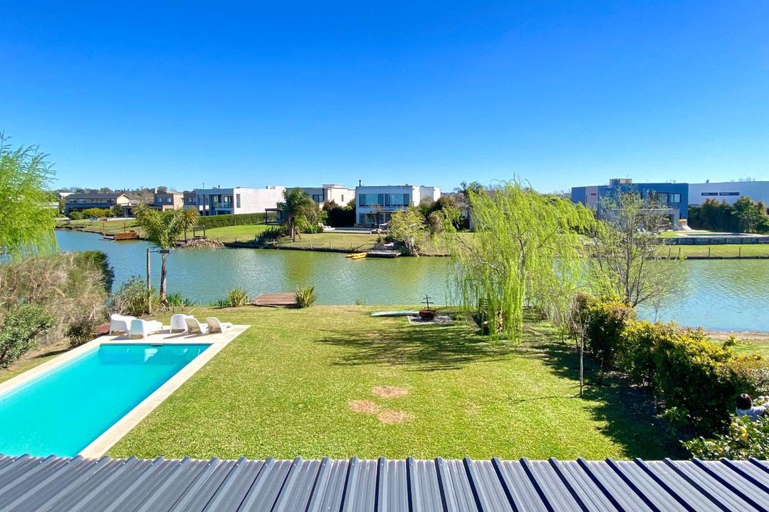 Venta Casa 4 Domitorios Pileta a Laguna El Cantón