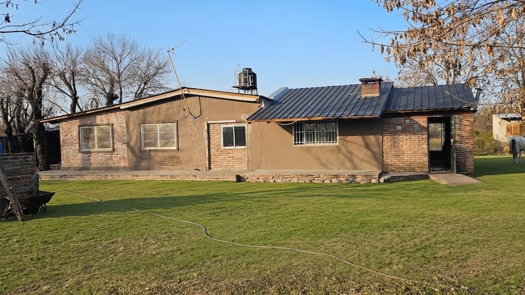 VENTA DE CASA QUINTA CON  COCHERA QUINCHO PILETA