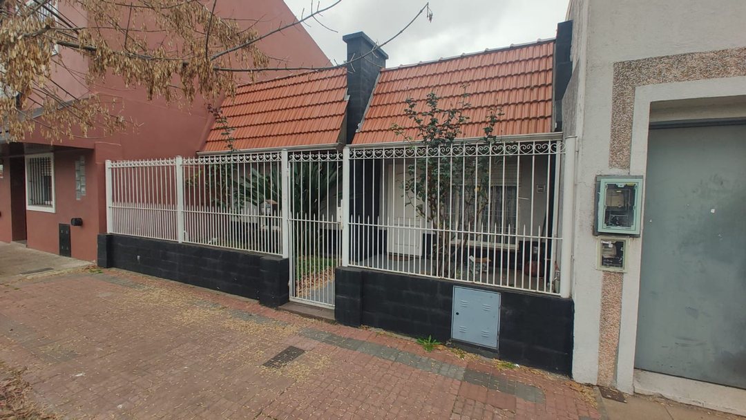 VENTA CASA 3 AMB PATIO AVELLANEDA