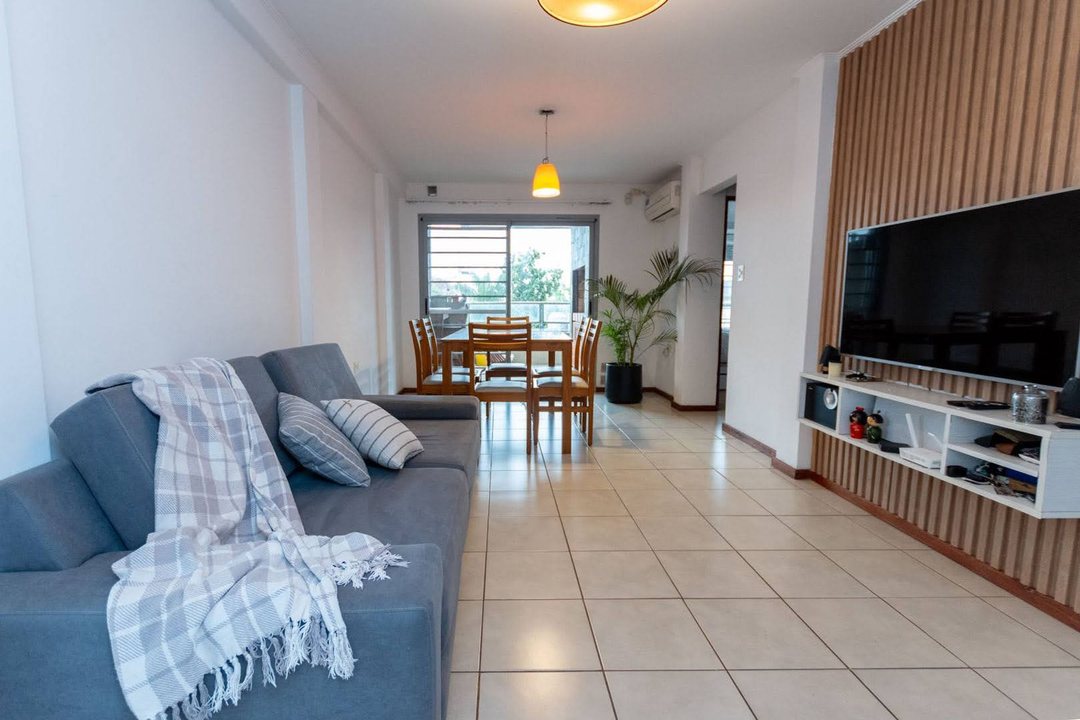 VENTA DE DEPARTAMENTO 2 DORM Y COCHERA BARRIO SUR