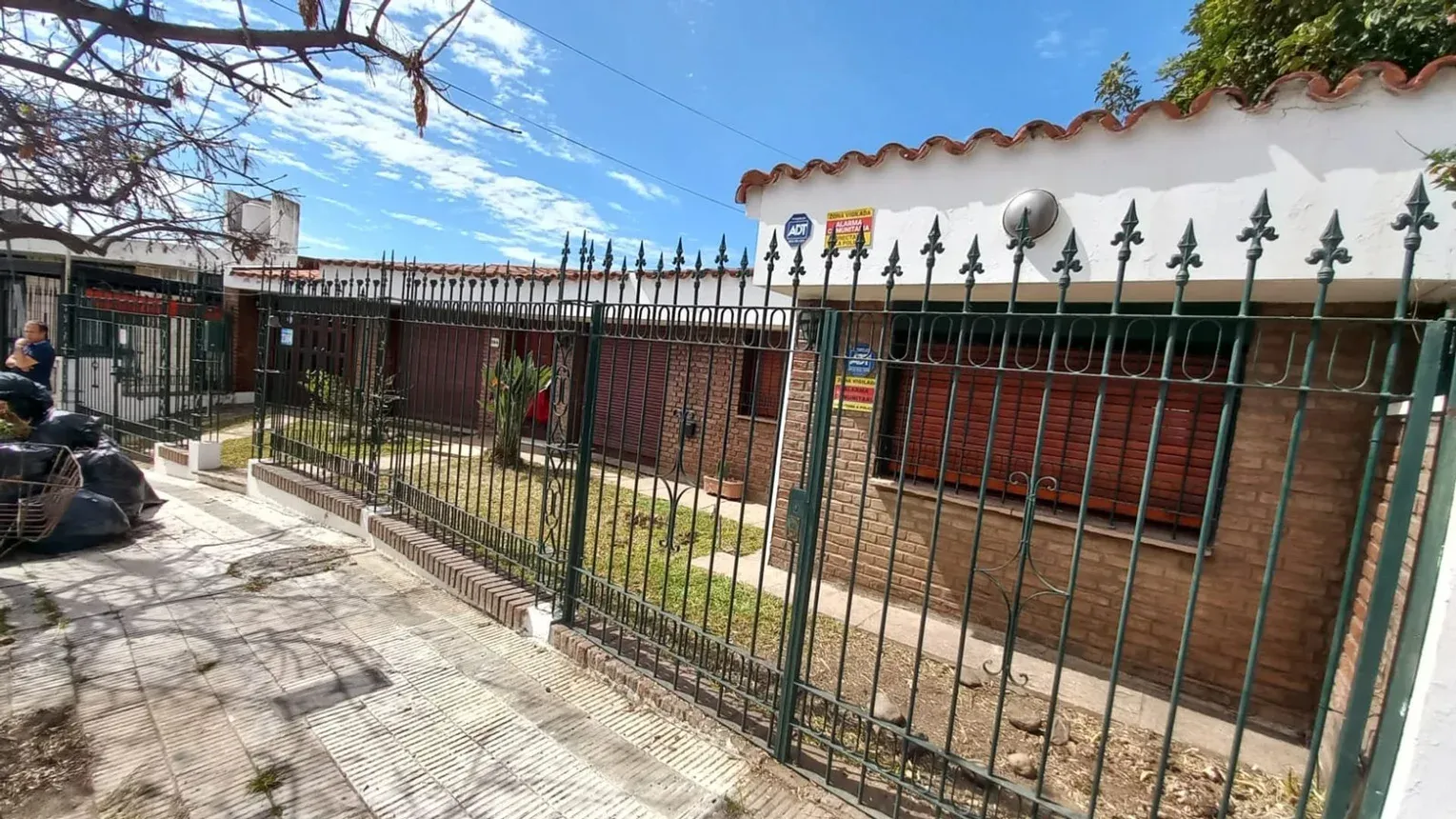 CASA Bº PARQUE CHACABUCO CORDOBA 2 DORMI APTA CRÉDITO PILETA QUINCHO JARDIN ZONA NORTE VENTA