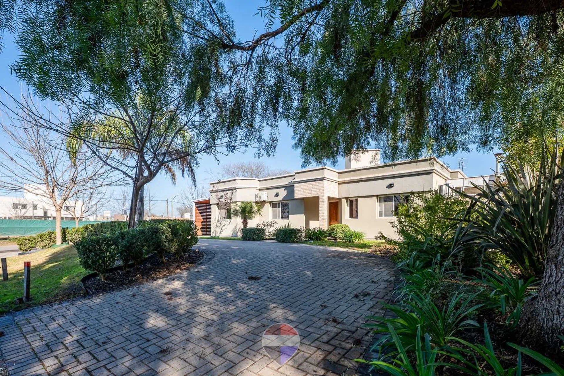 CASA COUNTRY SAN ISIDRO VILLA ALLENDE CORDOBA 3 DORMI PILETA CLIMATIZADA PARQUE QUINCHO SIERRAS VENTA