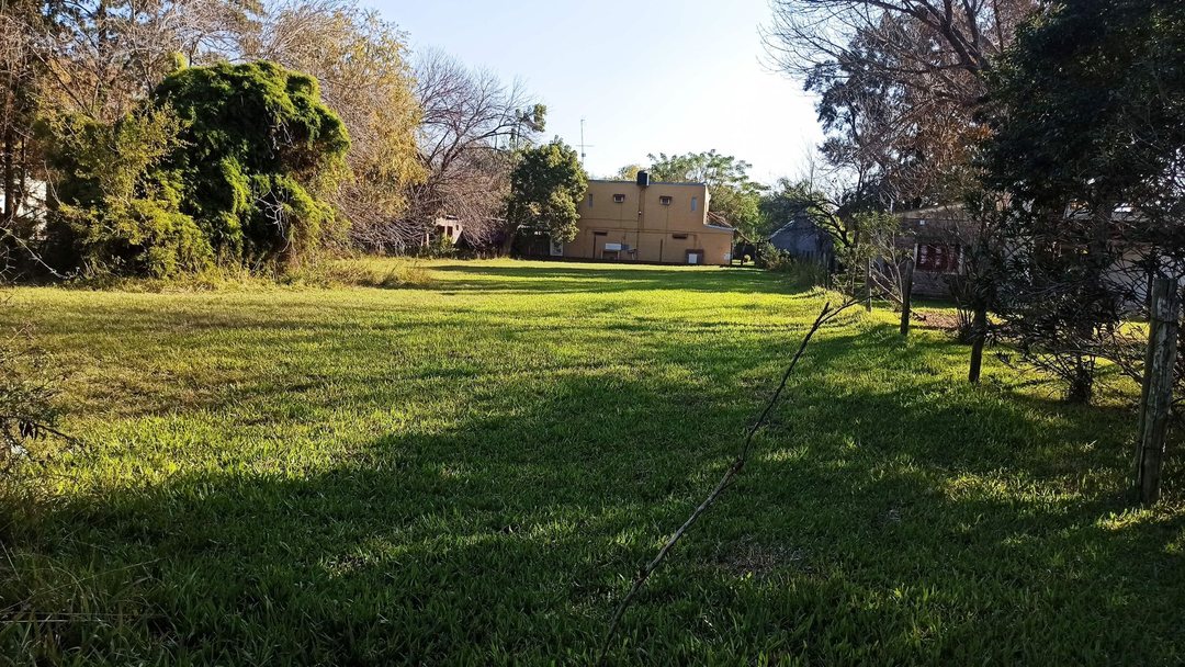 Se vende lote a metros del C.A. Franck.