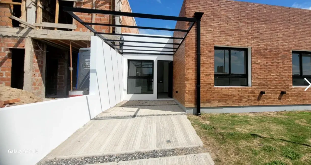 VENTA DÚPLEX  | QUEBRADAS DE MANANTIALES – 2 Dormitorios, 1 Baño, Patio con asador
