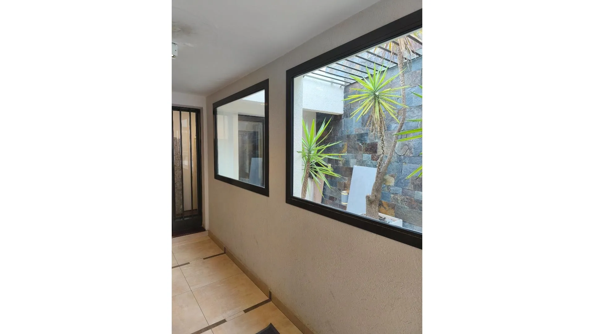 Oficina sobre Av Valparaiso - 60m² en planta baja