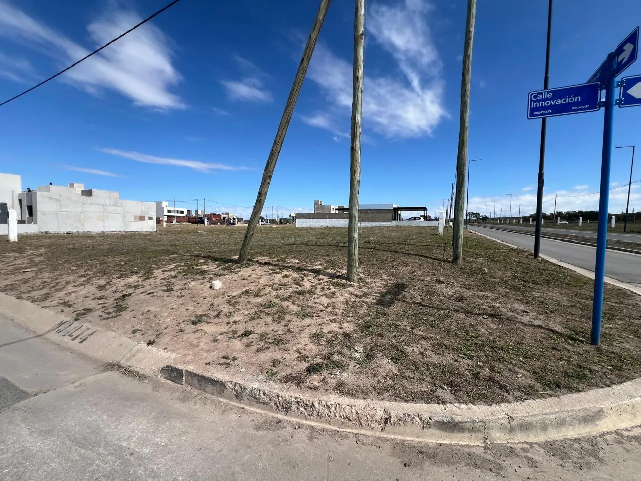VENTA- LOTE ESQUINA 275M2- DOCTA CENTRAL