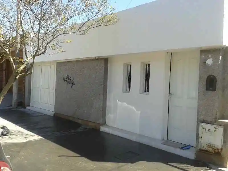 ALQUILO CASA EN BARRIO PUEYRREDON