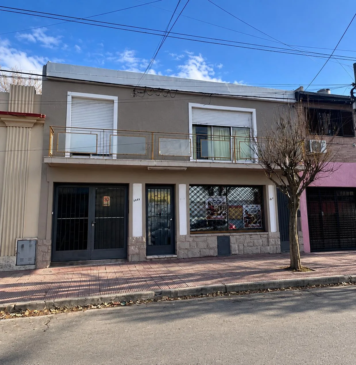 SE VENDE CASA  - 4 DORMITORIOS -2 BAÑOS - TERRAZA C/ASADOR - BALCON - CON RENTA FIJA