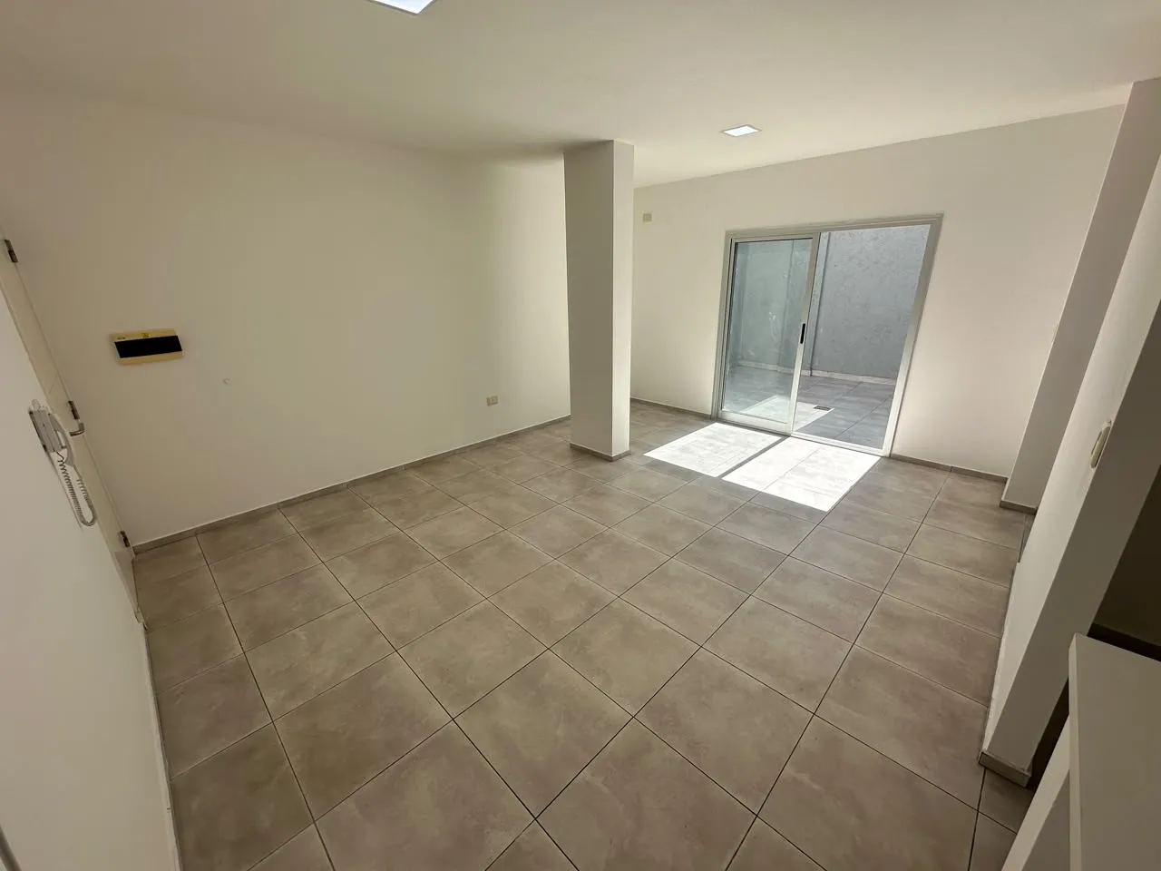 1 DORMITORIO - PATIO PROPIO - B° CENTRO