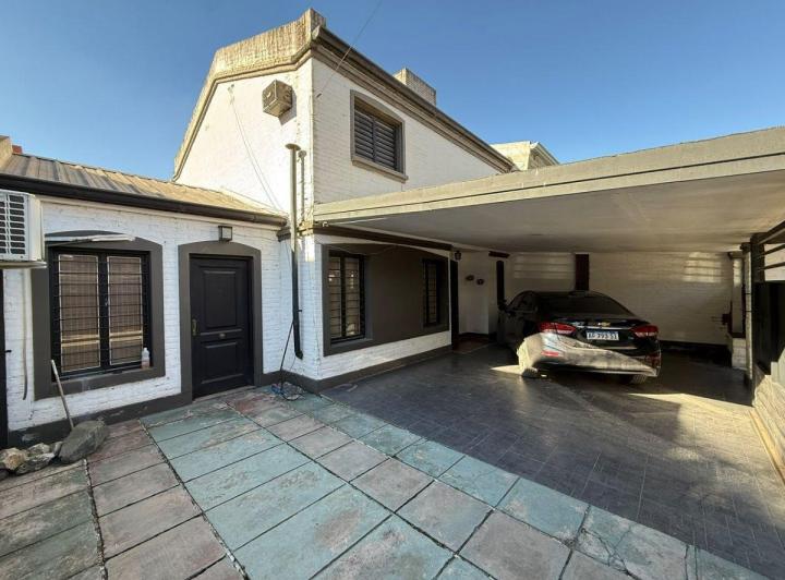 Casa · 190m² · 5 Ambientes · 3 Cocheras