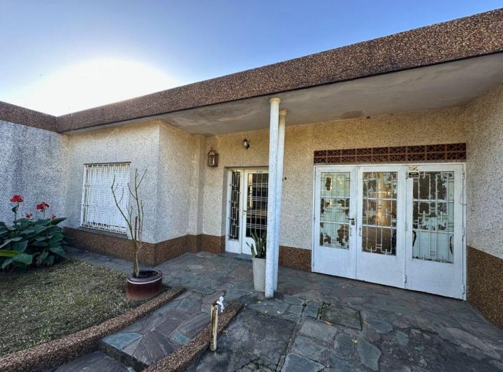 Casa · 190m² · 6 Ambientes · 1 Cochera