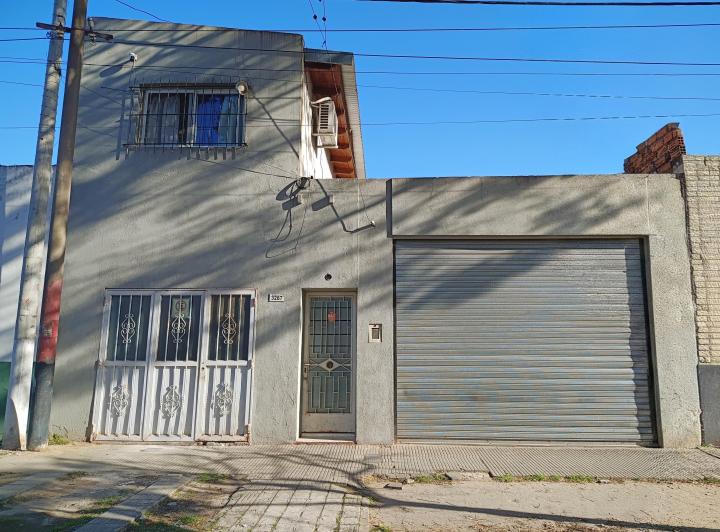 Casa · 160m² · 6 Ambientes · 2 Cocheras