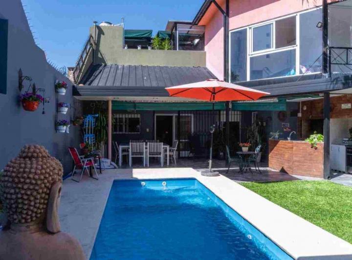Casa · 213m² · 8 Ambientes · 1 Cochera