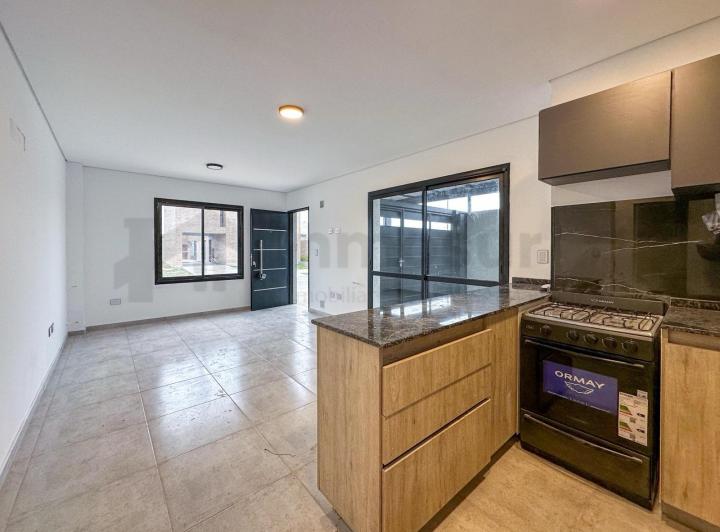 Casa · 70m² · 2 Dormitorios · 1 Cochera