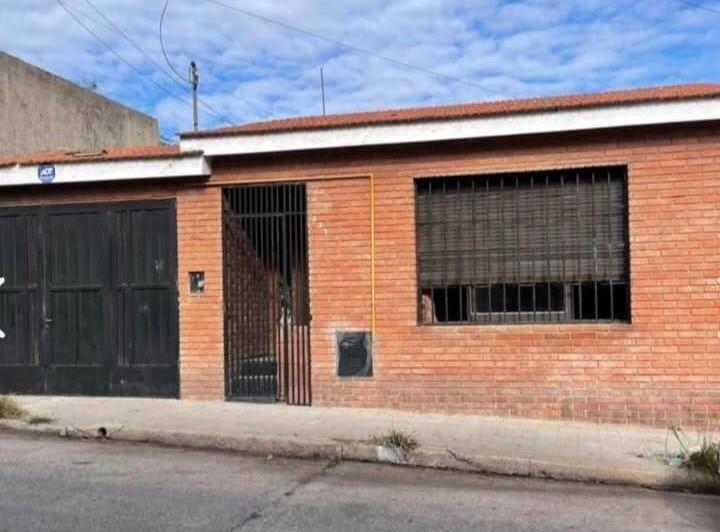 Casa · 195m² · 4 Ambientes · 2 Cocheras